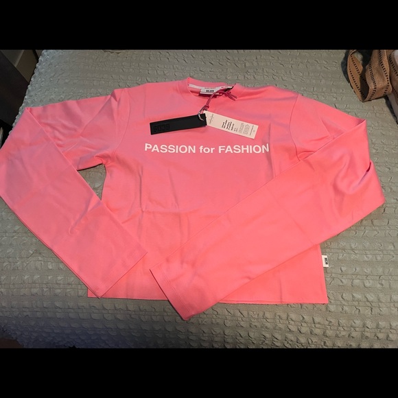 GCDS ‘Passion for Fashion’ Wm’s SM pink long-sleeved cropped t-shirt! - Picture 1 of 4
